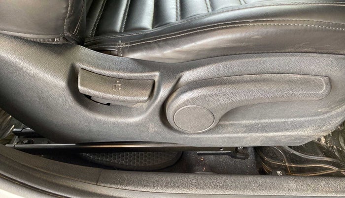 2015 Hyundai Elite i20 ASTA 1.2, Petrol, Manual, 31,297 km, Driver Side Adjustment Panel