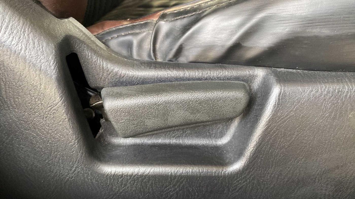 2022 Maruti Alto VXI, Petrol, Manual, 21,532 km, Driver Side Adjustment Panel