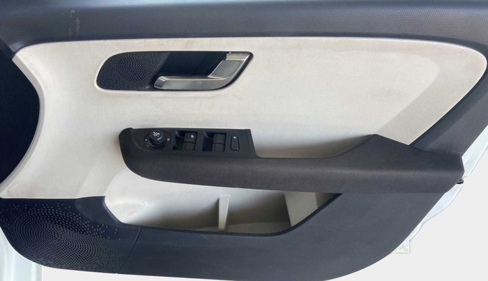 2021 Tata ALTROZ XZ PETROL, Petrol, Manual, 34,706 km, Driver Side Door Panels Control