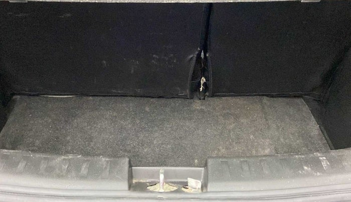 2017 Maruti Swift LXI (O), Petrol, Manual, 22,690 km, Boot Inside