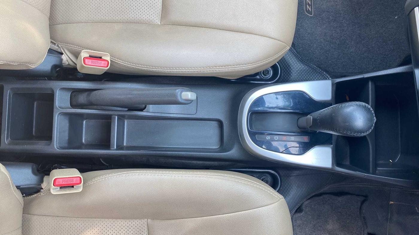 2017 Honda Jazz 1.2L I-VTEC V AT, CNG, Automatic, 40,612 km, Gear Lever