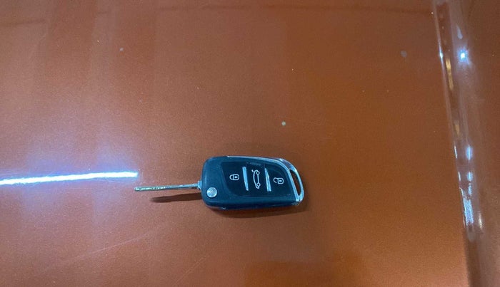 2016 Mahindra Kuv100 K6 D 5 STR, Diesel, Manual, 56,110 km, Key Close Up