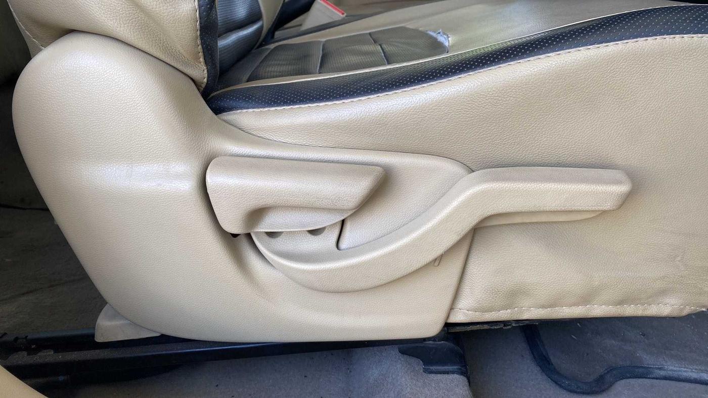 2015 Honda Amaze 1.2L I-VTEC VX AT, CNG, Automatic, 63,485 km, Driver Side Adjustment Panel
