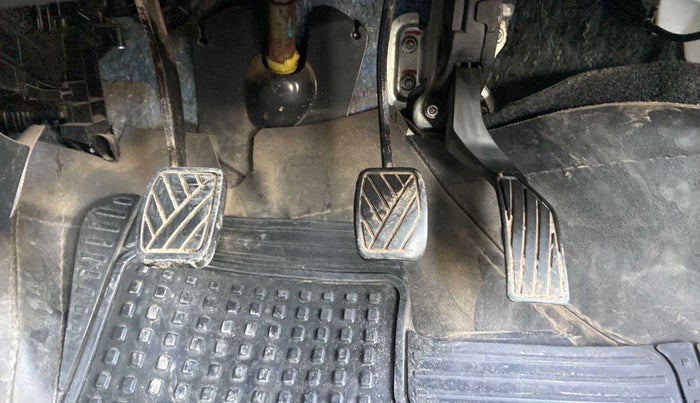 2016 Maruti Swift VXI, Petrol, Manual, 58,936 km, Pedals