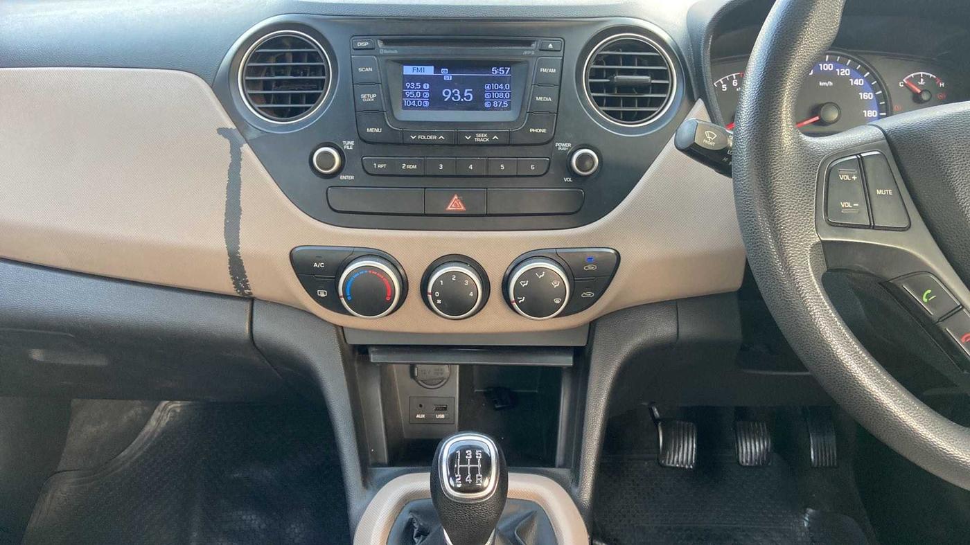 2015 Hyundai Xcent S (O) 1.2, Petrol, Manual, 73,759 km, Air Conditioner