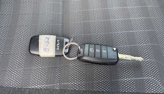 2022 KIA SONET HTK PLUS 1.2, Petrol, Manual, 18,224 km, Key Close Up