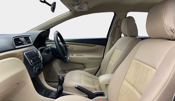 2018 Maruti Ciaz SIGMA 1.5 SHVS MT  PETROL, Petrol, Manual, 22,547 km, Right Side Front Door Cabin