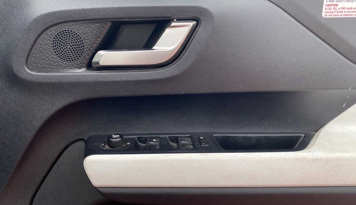 2022 Tata PUNCH CREATIVE  AMT, Petrol, Automatic, 26,225 km, Driver Side Door Panels Control