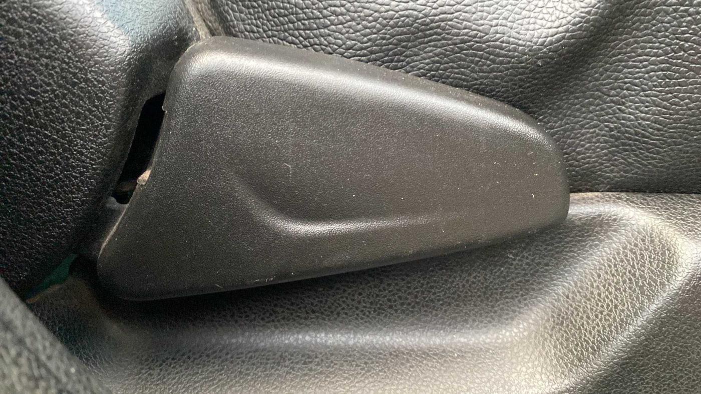 2020 Renault Kwid RXT 0.8, Petrol, Manual, 9,635 km, Driver Side Adjustment Panel
