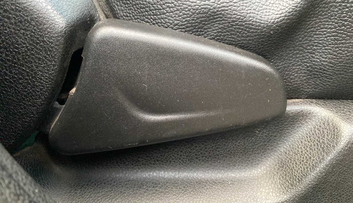 2020 Renault Kwid RXT 0.8, Petrol, Manual, 9,635 km, Driver Side Adjustment Panel