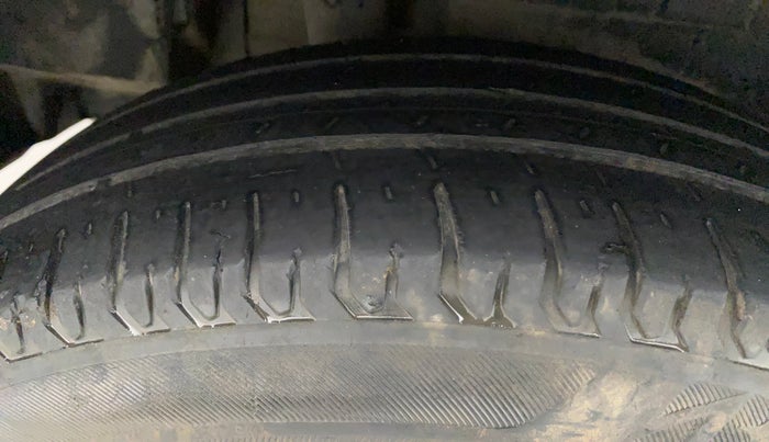 2017 Maruti Dzire VXI, Petrol, Manual, 86,069 km, Right Rear Tyre Tread