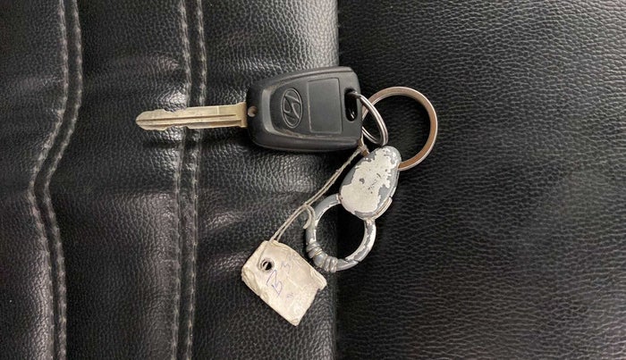 2021 Hyundai XCENT PRIME 	T+ CNG, CNG, Manual, 30,541 km, Key Close Up