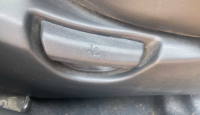 2019 Hyundai Grand i10 MAGNA 1.2 KAPPA VTVT, Petrol, Manual, 16,242 km, Driver Side Adjustment Panel