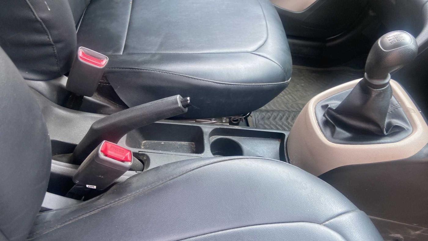2019 Hyundai Grand i10 MAGNA 1.2 KAPPA VTVT, Petrol, Manual, 16,242 km, Gear Lever