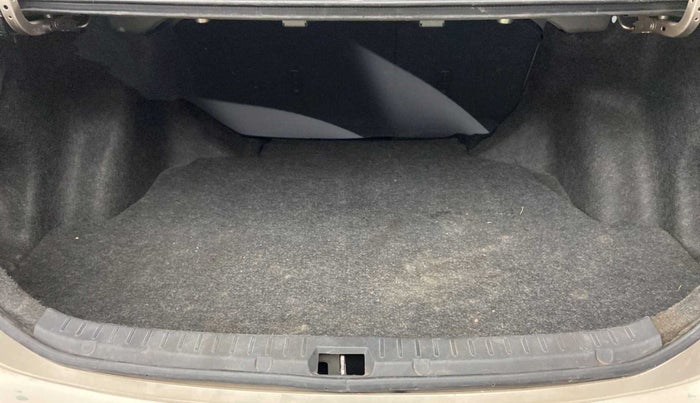 2011 Toyota Corolla Altis G PETROL, Petrol, Manual, 80,901 km, Boot Inside
