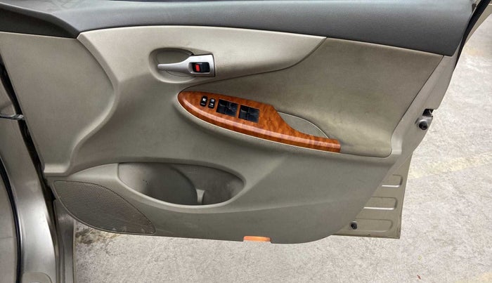 2011 Toyota Corolla Altis G PETROL, Petrol, Manual, 80,901 km, Driver Side Door Panels Control