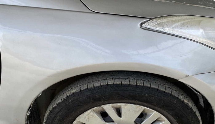 2014 Maruti Swift VXI, Petrol, Manual, 39,111 km, Right fender - Lining loose
