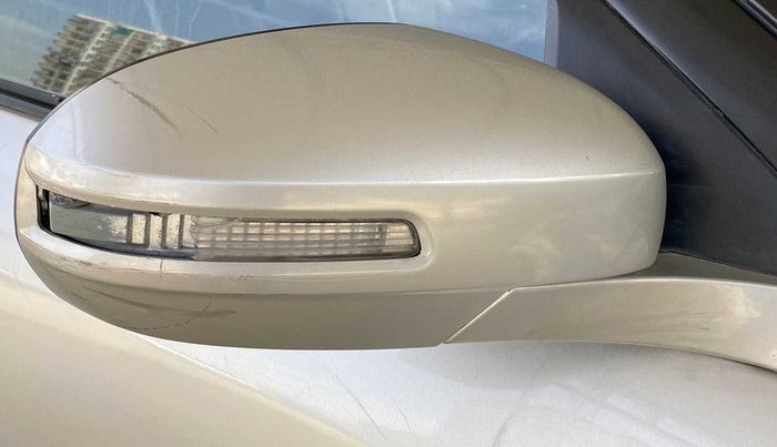 2014 Maruti Swift VXI, Petrol, Manual, 39,111 km, Right rear-view mirror - Cover has minor damage