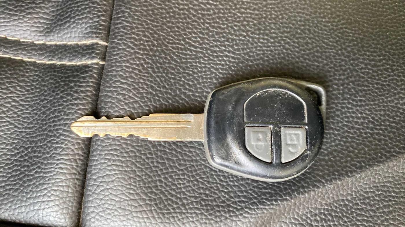 2014 Maruti Swift VXI, Petrol, Manual, 39,111 km, Key Close Up
