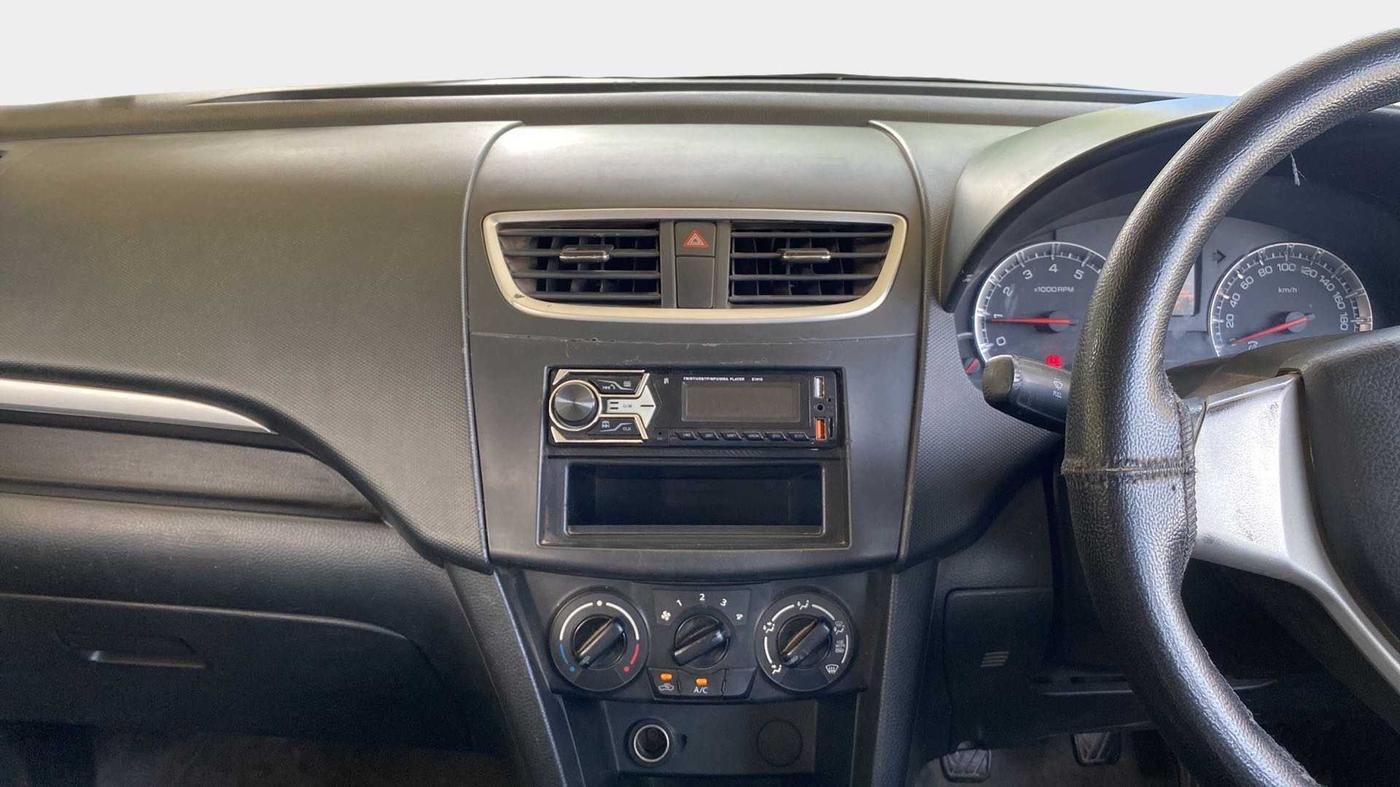 2014 Maruti Swift VXI, Petrol, Manual, 39,111 km, Air Conditioner