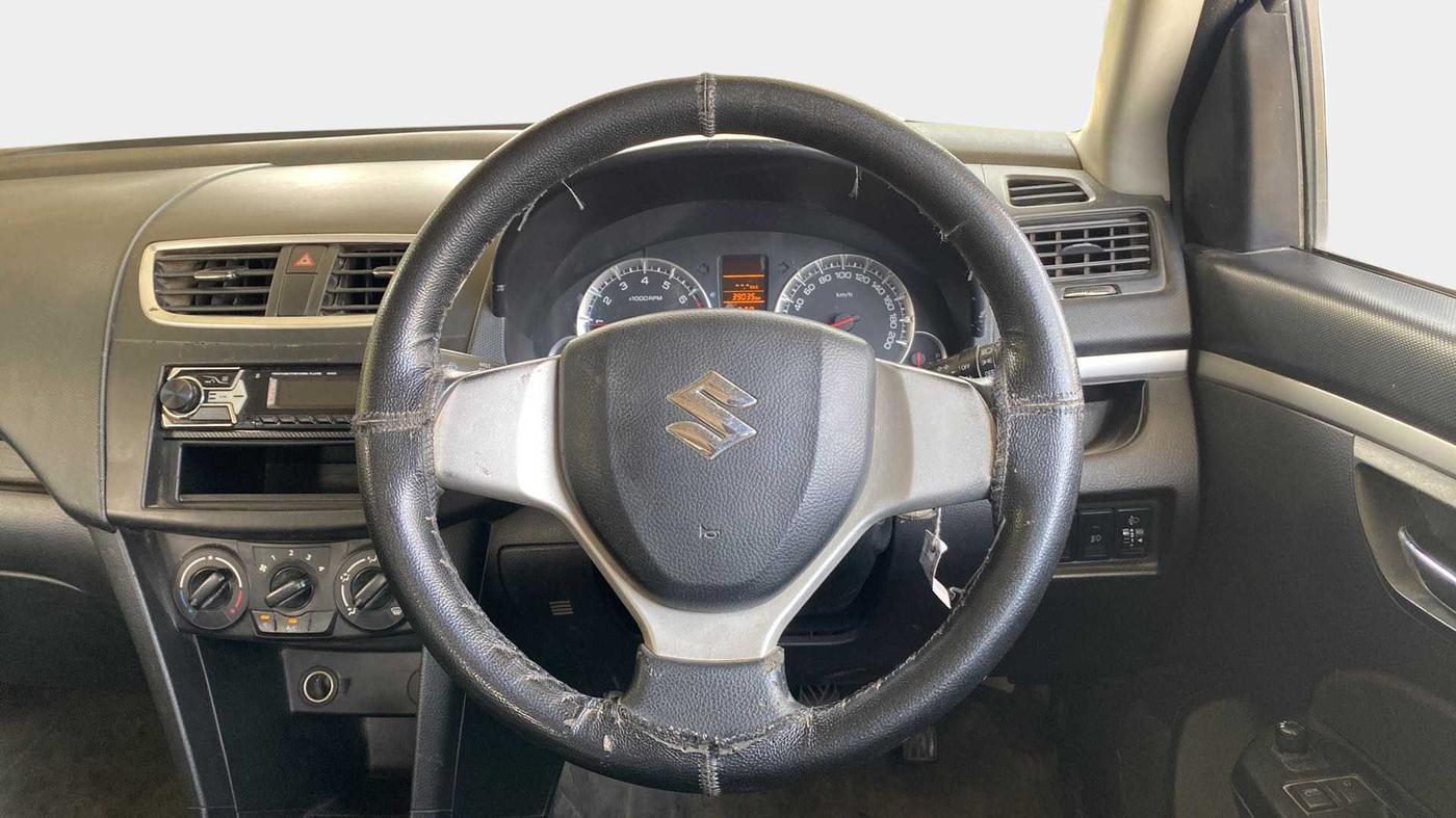2014 Maruti Swift VXI, Petrol, Manual, 39,111 km, Steering Wheel Close Up