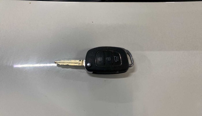 2022 Hyundai NEW I20 SPORTZ 1.2 AT, Petrol, Automatic, 9,813 km, Key Close Up