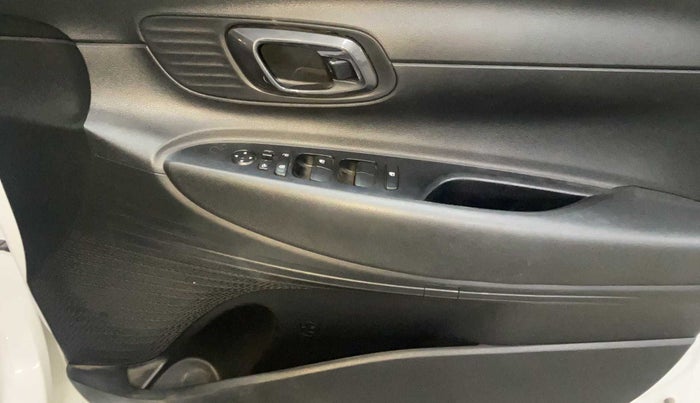 2022 Hyundai NEW I20 SPORTZ 1.2 AT, Petrol, Automatic, 9,813 km, Driver Side Door Panels Control