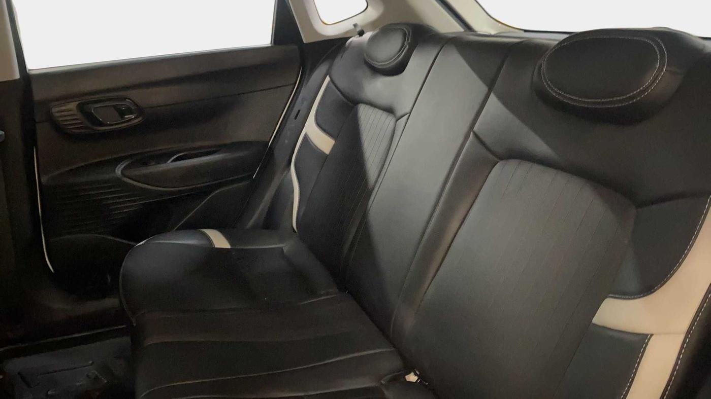 2022 Hyundai NEW I20 SPORTZ 1.2 AT, Petrol, Automatic, 9,813 km, Right Side Rear Door Cabin