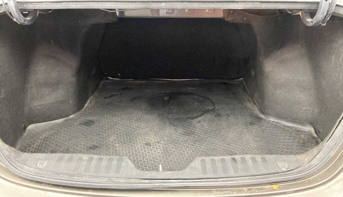 2018 Maruti Ciaz SIGMA 1.5 SHVS MT  PETROL, Petrol, Manual, 43,467 km, Boot Inside