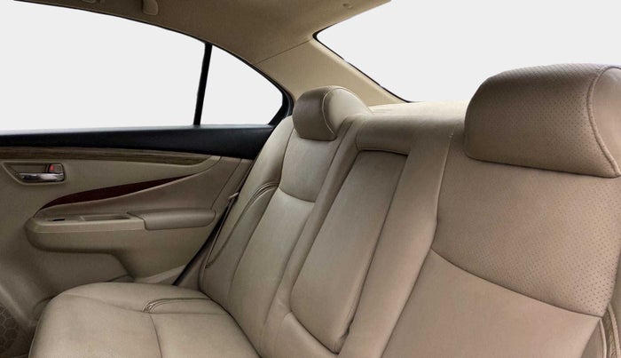 2018 Maruti Ciaz SIGMA 1.5 SHVS MT  PETROL, Petrol, Manual, 43,467 km, Right Side Rear Door Cabin