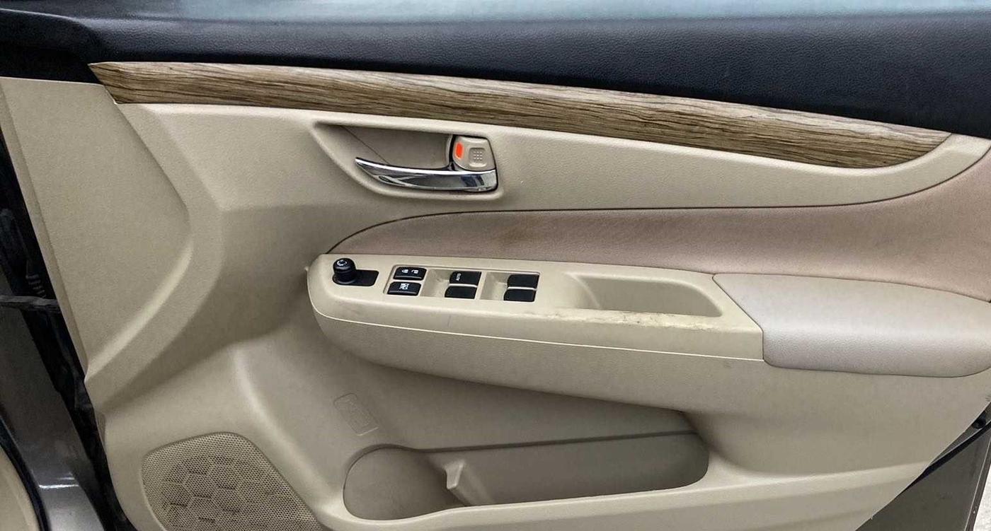 2018 Maruti Ciaz SIGMA 1.5 SHVS MT  PETROL, Petrol, Manual, 43,467 km, Driver Side Door Panels Control