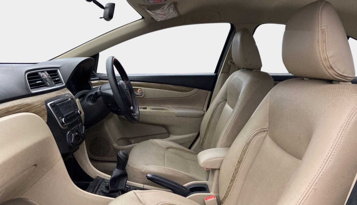 2018 Maruti Ciaz SIGMA 1.5 SHVS MT  PETROL, Petrol, Manual, 43,467 km, Right Side Front Door Cabin