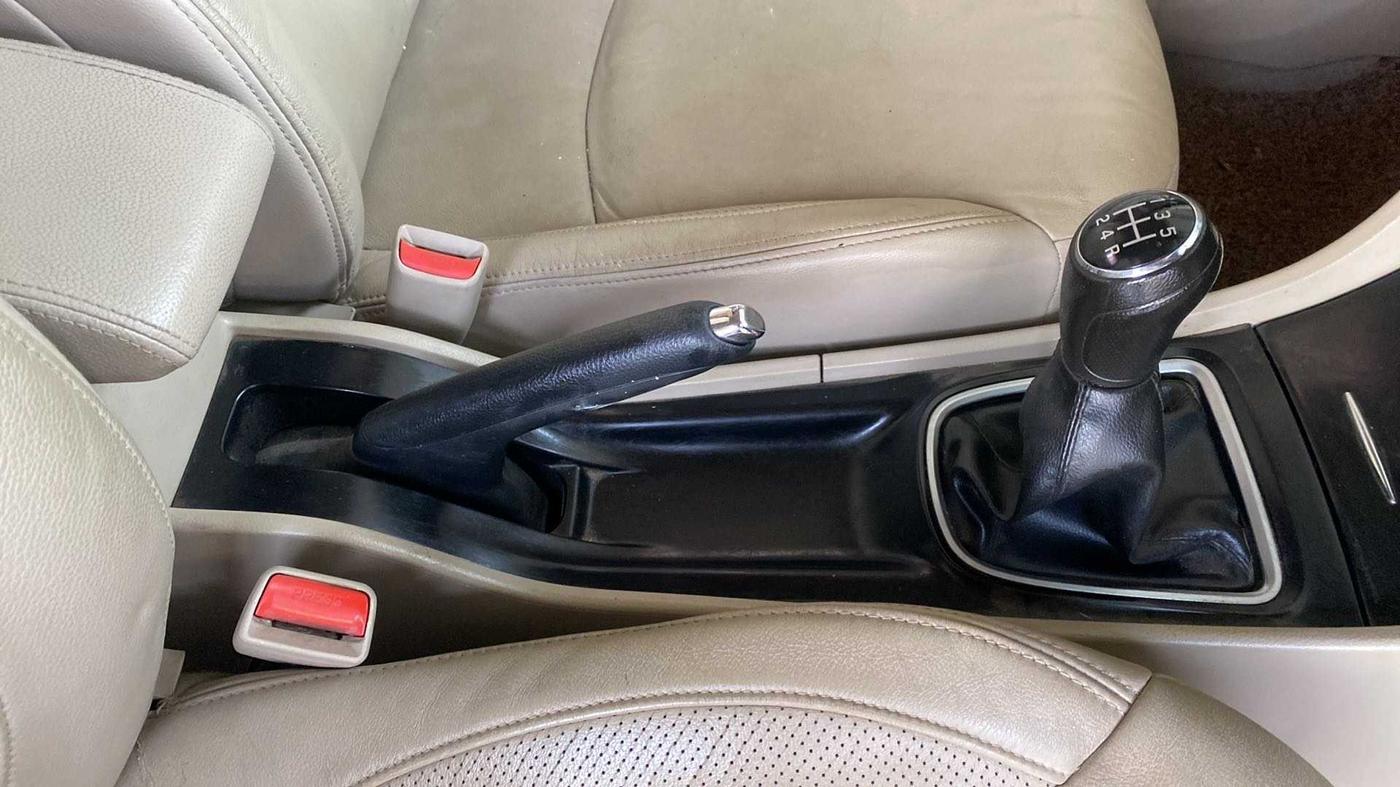 2018 Maruti Ciaz ALPHA 1.5 SHVS PETROL, Petrol, Manual, 38,065 km, Gear Lever