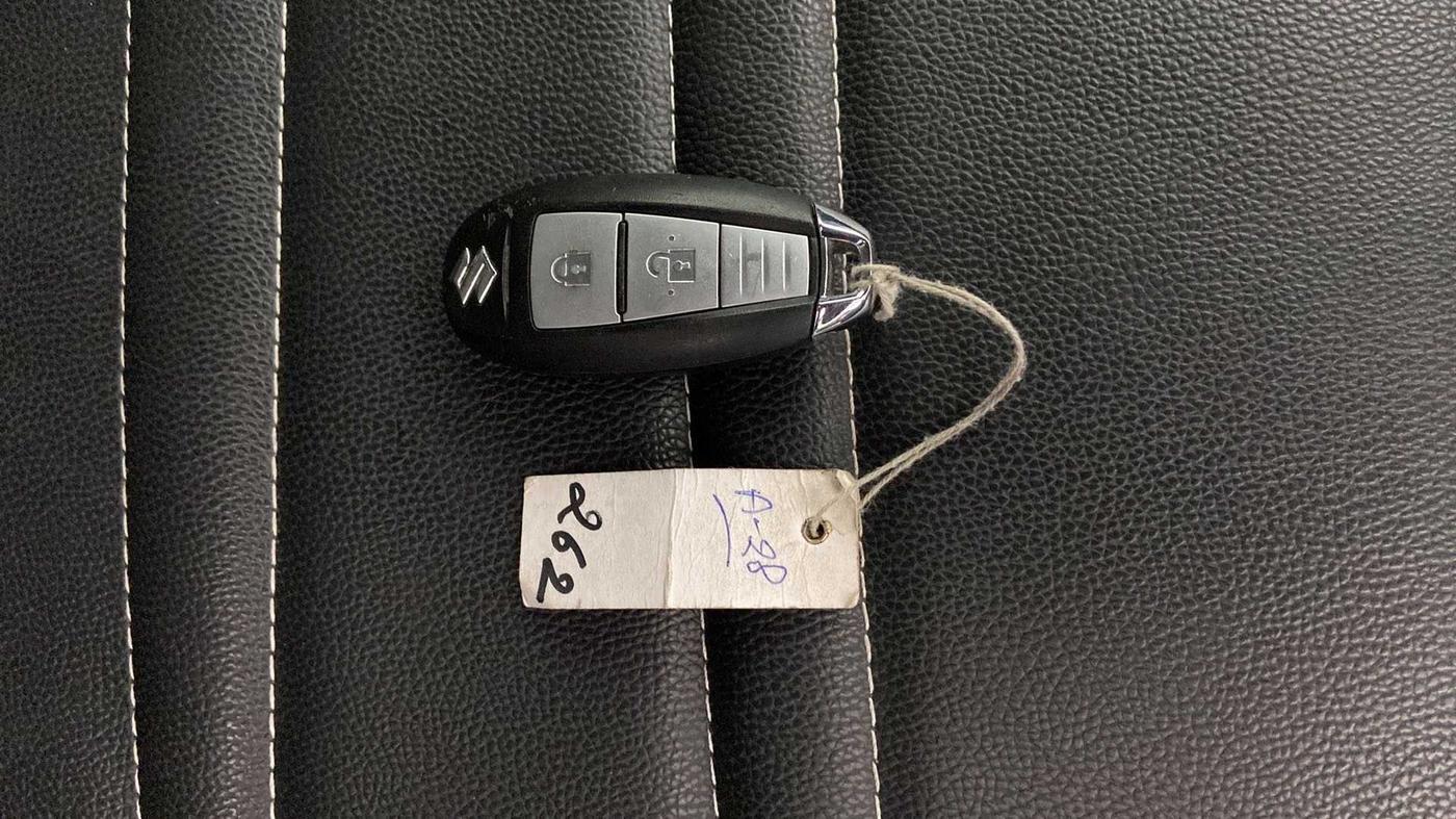 2016 Maruti Baleno ZETA PETROL 1.2, Petrol, Manual, 58,639 km, Key Close Up