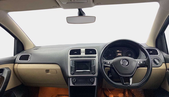 2016 Volkswagen Ameo HIGHLINE1.5L, Diesel, Manual, 82,132 km, Dashboard