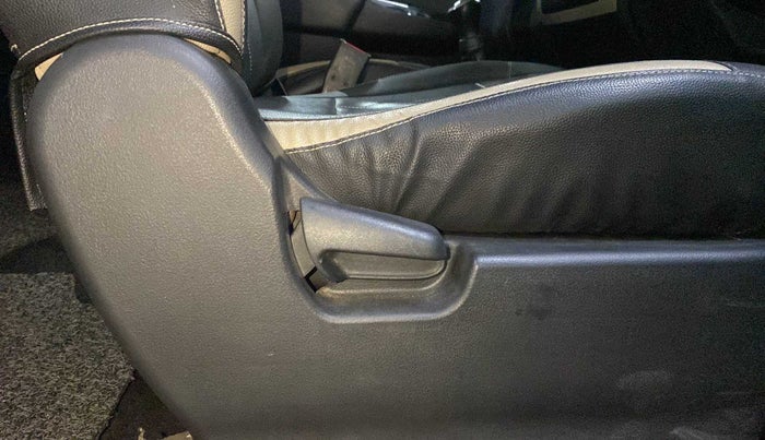 2018 Maruti Wagon R 1.0 VXI, Petrol, Manual, 70,676 km, Driver Side Adjustment Panel