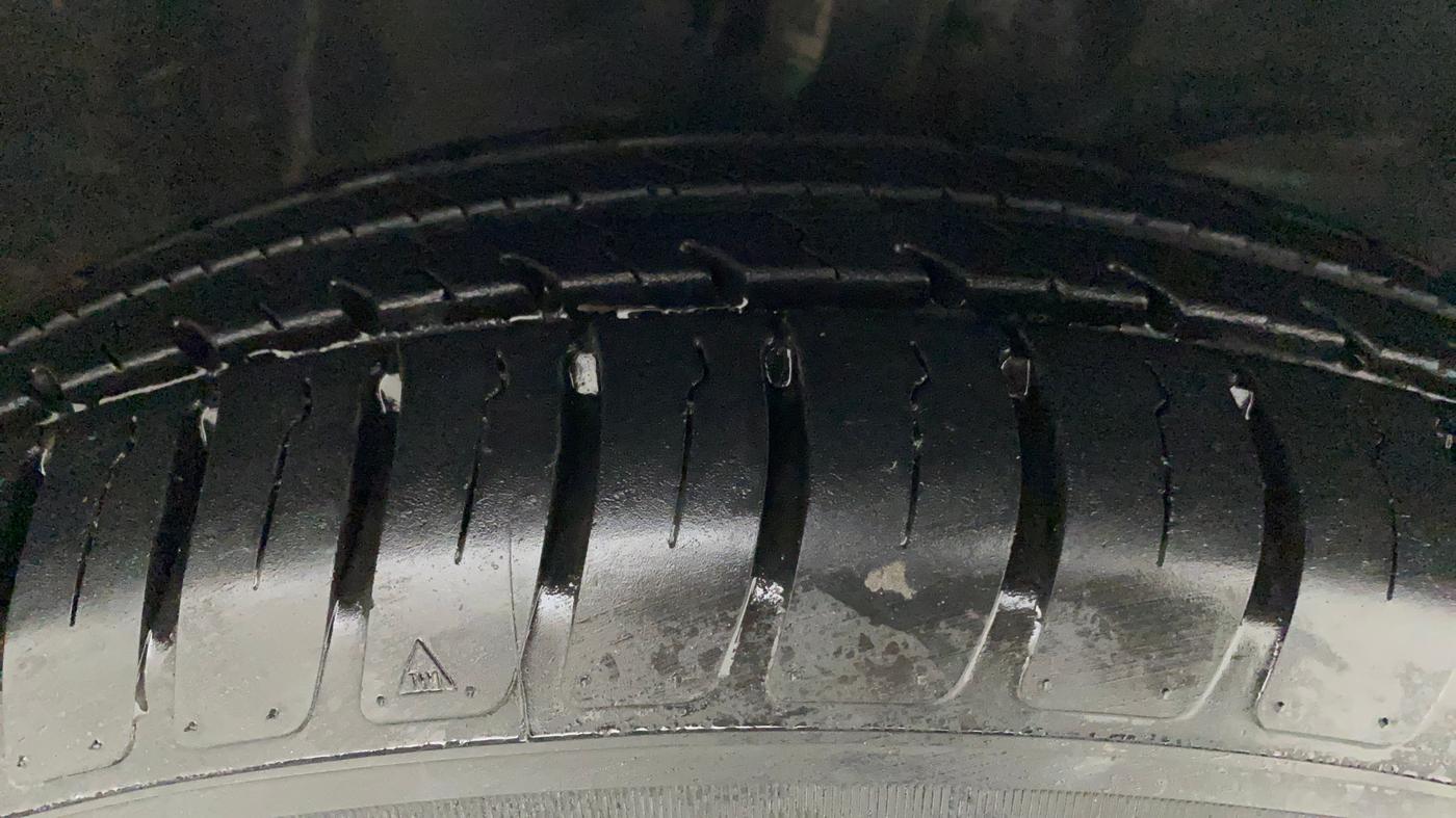 2018 Maruti Dzire VXI AMT, Petrol, Automatic, 15,223 km, Right Front Tyre Tread