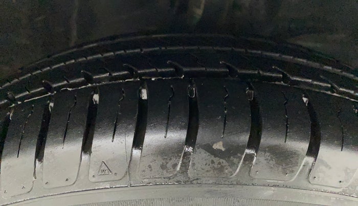 2018 Maruti Dzire VXI AMT, Petrol, Automatic, 15,223 km, Right Front Tyre Tread