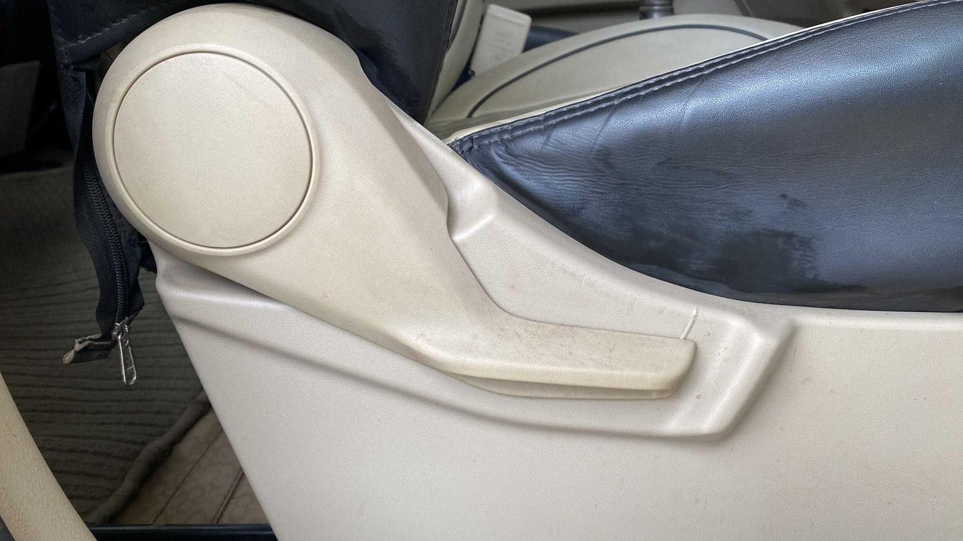 2022 Maruti Ertiga VXI CNG, CNG, Manual, 32,609 km, Driver Side Adjustment Panel