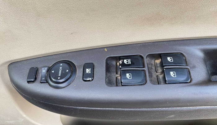 2013 Hyundai i20 SPORTZ 1.2, Petrol, Manual, 54,857 km, Right front window switch / handle - Minor damage