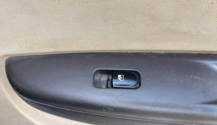 2013 Hyundai i20 SPORTZ 1.2, Petrol, Manual, 54,857 km, Right rear window switch / handle - Minor damage