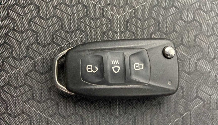 2022 Tata PUNCH ADVENTURE AMT, Petrol, Automatic, 9,932 km, Key Close Up