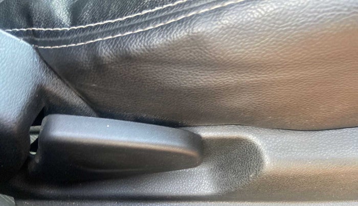 2019 Renault Kwid RXT 1.0 (O), Petrol, Manual, 23,569 km, Driver Side Adjustment Panel