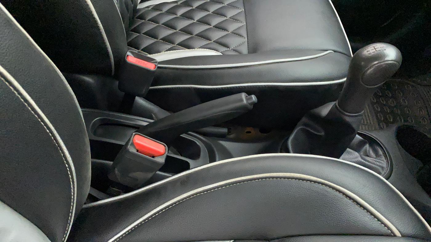 2017 Nissan Micra Active XV SAFETY PACK, Petrol, Manual, 37,913 km, Gear Lever