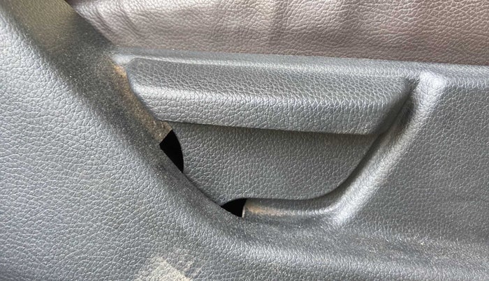 2014 Hyundai Eon D-LITE+, CNG, Manual, 62,548 km, Driver Side Adjustment Panel