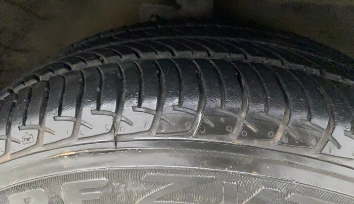 2015 Maruti Celerio ZXI AMT, Petrol, Automatic, 72,001 km, Right Front Tyre Tread