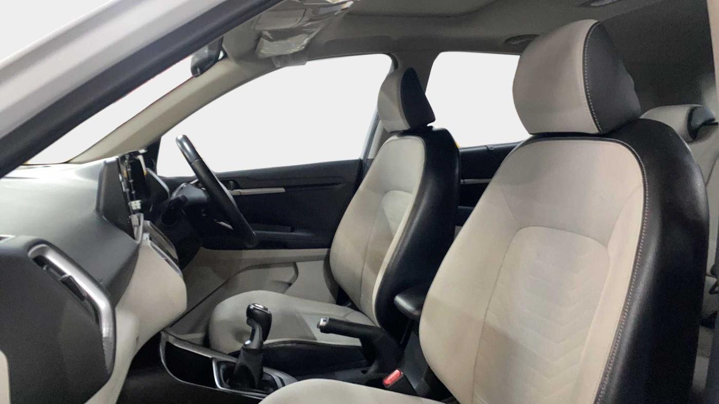 2022 KIA SONET HTX 1.5, Diesel, Manual, 31,605 km, Right Side Front Door Cabin