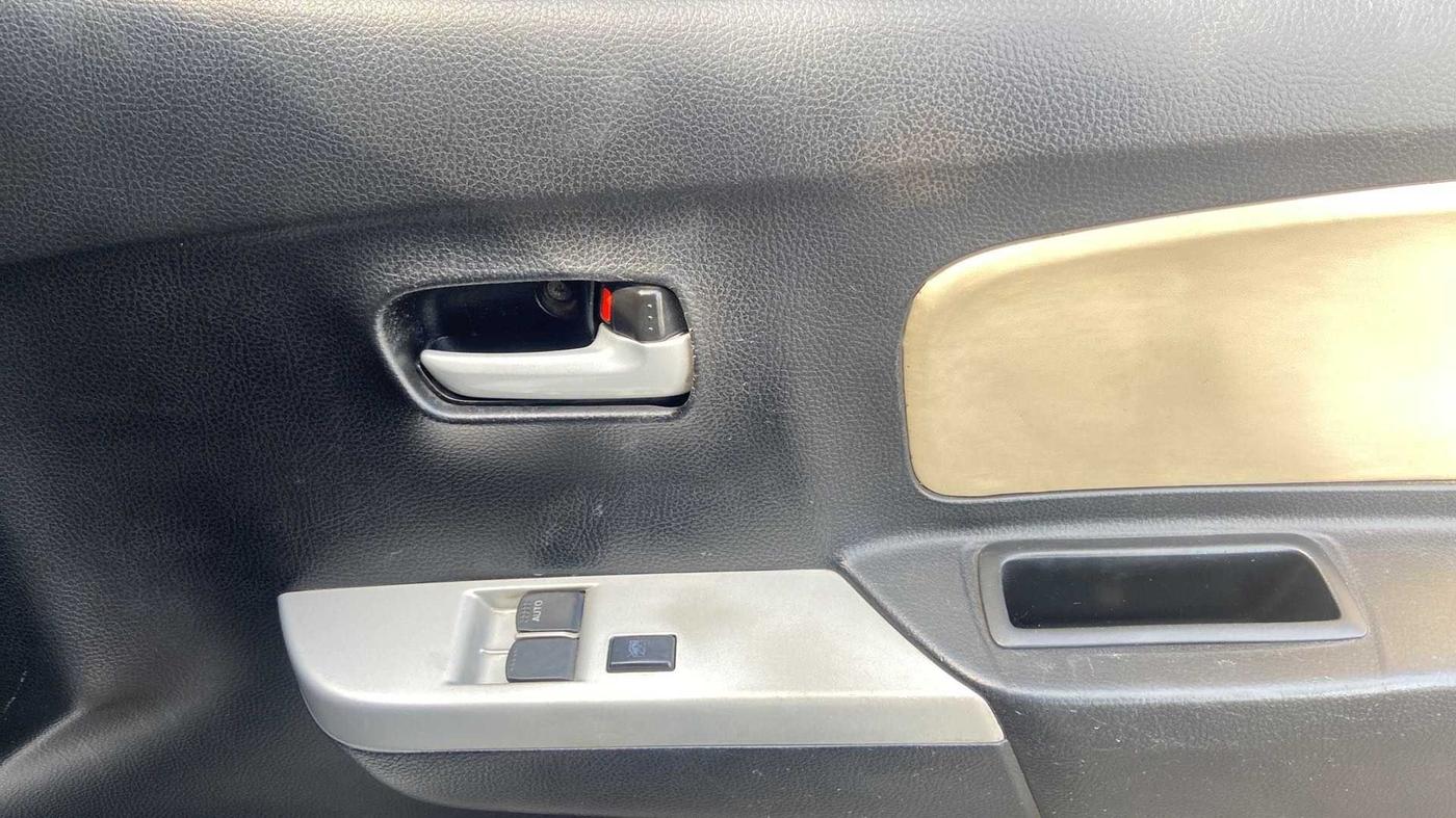 2015 Maruti Wagon R 1.0 LXI, Petrol, Manual, 60,832 km, Driver Side Door Panels Control