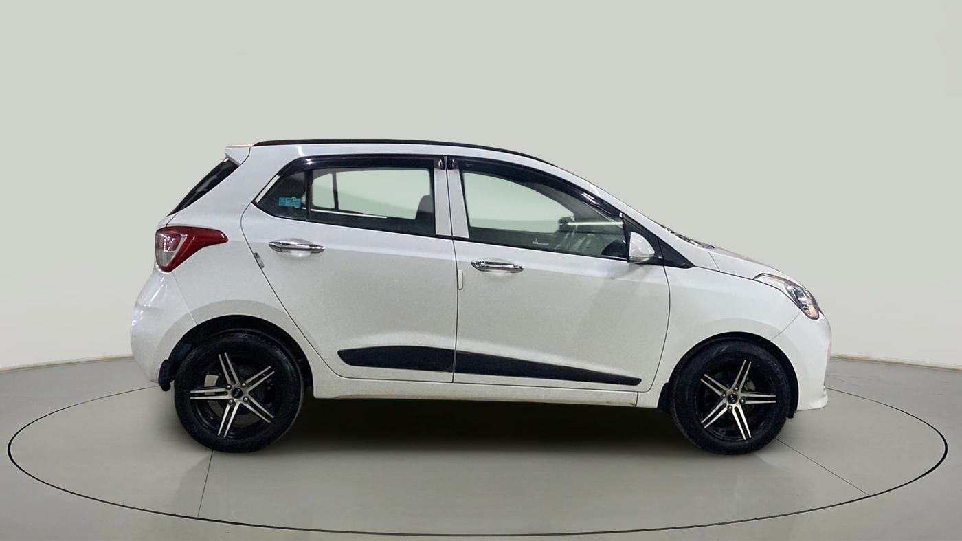 2017 Hyundai Grand i10 SPORTZ (O) 1.2 KAPPA VTVT, Petrol, Manual, 19,885 km, Right Side View