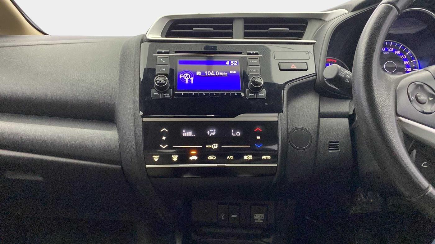 2016 Honda Jazz 1.2L I-VTEC V, Petrol, Manual, 42,094 km, Air Conditioner